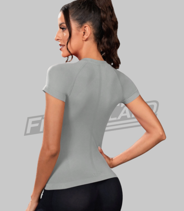 Top deportivo texturizado corte en escalera Talla S - Image 10