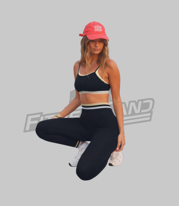 Conjunto deportivo de top con tirantes